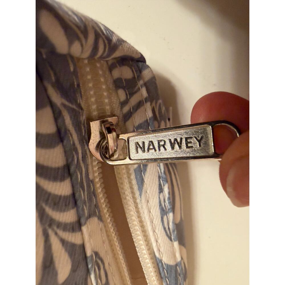 Narwey Makeup Bag - Picture 4 of 4